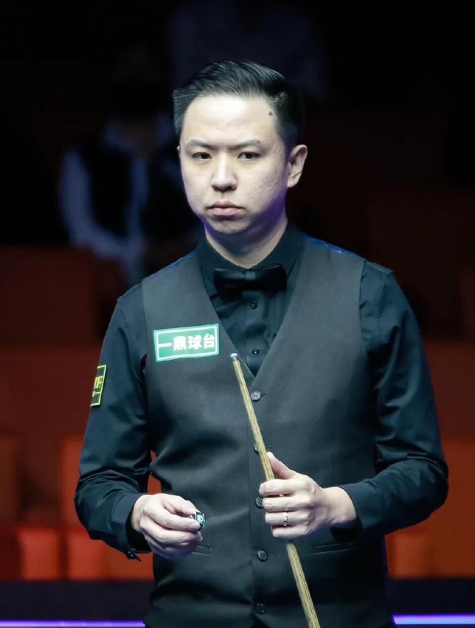 左右球员与 左右球员与